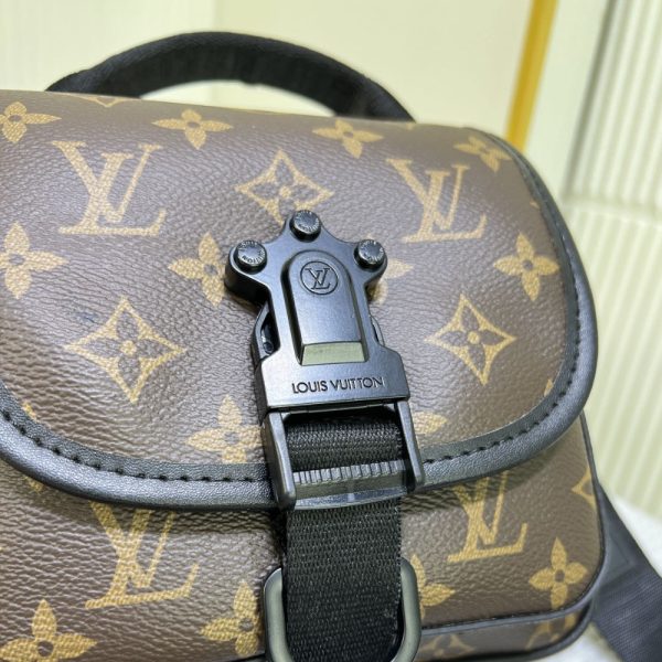 LOUIS VUITTON QUEST MESSENGER BROWN 18CM M46973