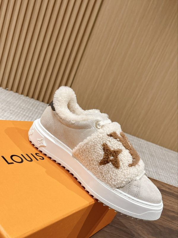 LOUIS VUITTON TIME OUT SNEAKER WHITE AND BROWN