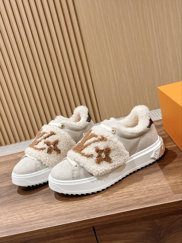 LOUIS VUITTON TIME OUT SNEAKER WHITE AND BROWN