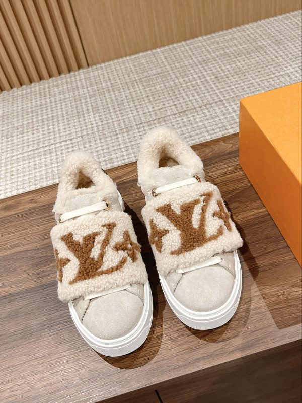 LOUIS VUITTON TIME OUT SNEAKER WHITE AND BROWN