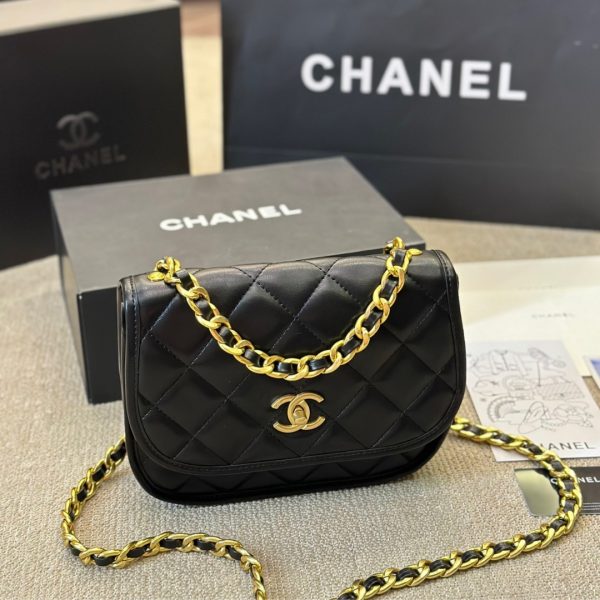 CHANEL CROSSBODY BAG CALFSKIN AND GOLD TONE METAL BLACK 23CM AS4845 B16235 94305