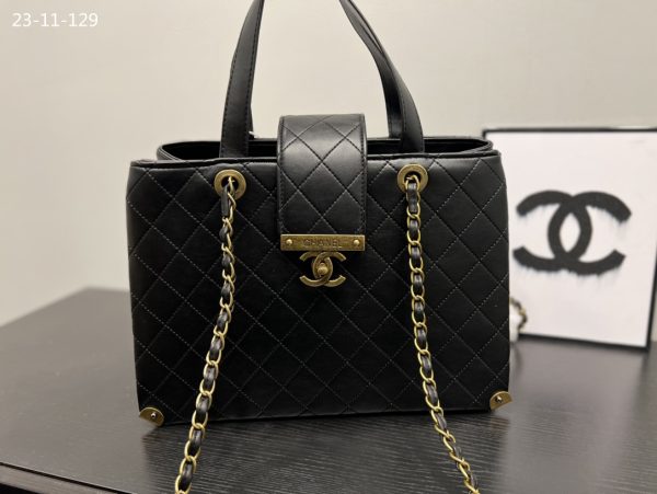 CHANEL AROUND THE CORNER TOTE BLACK 34CM