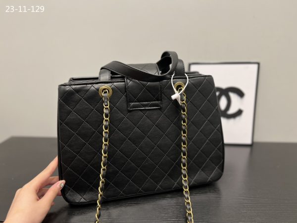 CHANEL AROUND THE CORNER TOTE BLACK 34CM