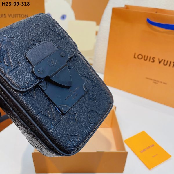 LOUIS VUITTON S LOCK VERTICAL WEARABLE WALLET BLACK 19CM M81524