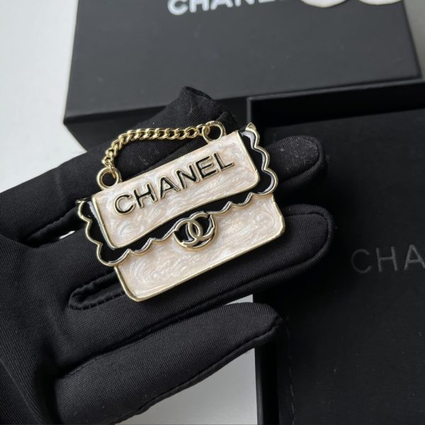 CHANEL CHANEL BAG SHAPED BROOCH