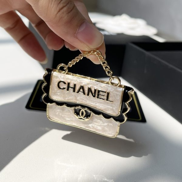 CHANEL CHANEL BAG SHAPED BROOCH