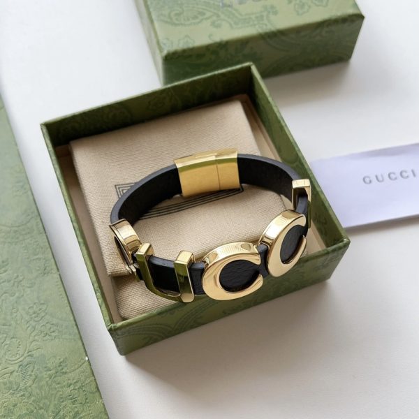 GUCCI LEATHER BRACELET WITH GUCCI SCRIPT