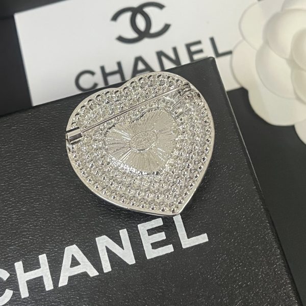 CHANEL CC HEART BROOCH SILVER WITH PEARL HEART