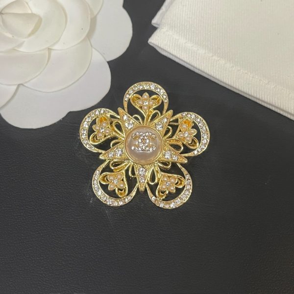 CHANEL CC FLOWER BROOCH GOLD