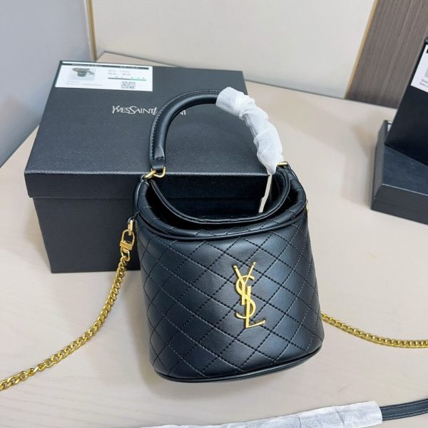 SAINT LAURENT GABY BUCKET BAG IN LAMBSKIN BLACK 18CM 7639611EL071000