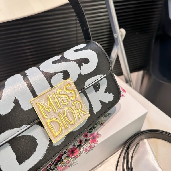 DIOR MISS DIOR FLAP BAG GRAFFITI PRINTED CALFSKIN BLACK AND WHITE 22CM M2610UZCJ M911