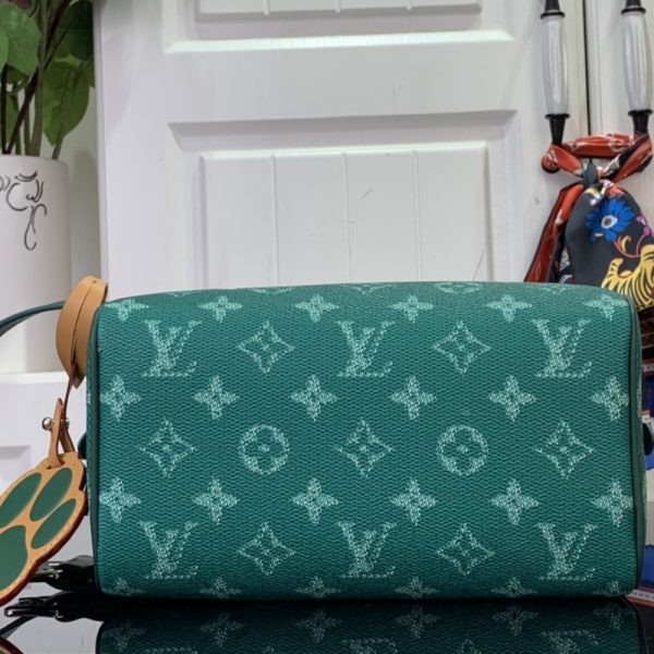 LOUIS VUITTON ROCKER DOPP KIT GREEN 22CM