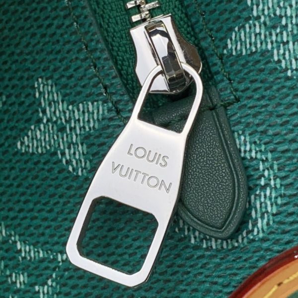 LOUIS VUITTON ROCKER DOPP KIT GREEN 22CM