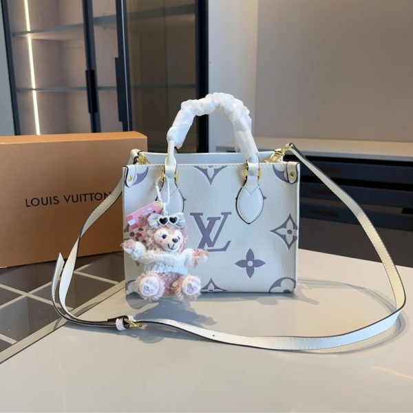 LOUIS VUITTON ONTHEGO PM DOVE WHITE 25CM