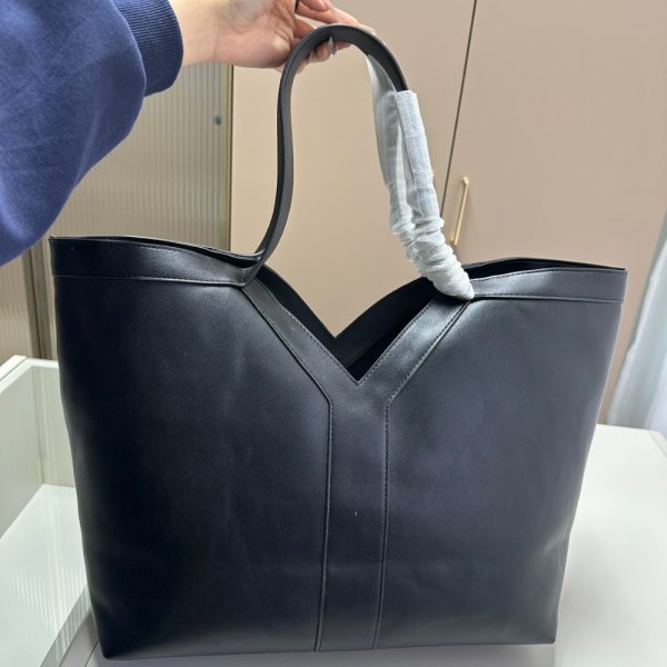 SAINT LAURENT Y TOTE IN LEATHER BLACK 36CM 817602AAEB31000