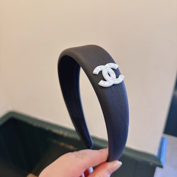 CHANEL CC LEATHER HEADBAND BLACK