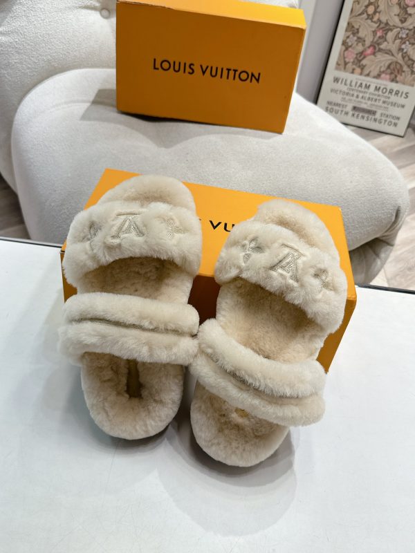 LOUIS VUITTON LV SUNSET FLAT COMFORT MULE SHEARLING BEIGE 1ADC6L