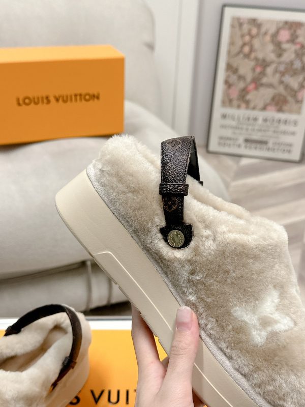 LOUIS VUITTON ASPEN COMFORT CLOG LIGHT BEIGE