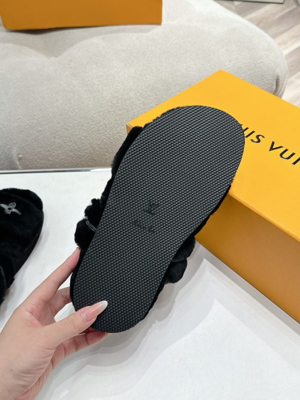 LOUIS VUITTON LV SUNSET FLAT COMFORT MULE SHEARLING NOIR1 1ADC65