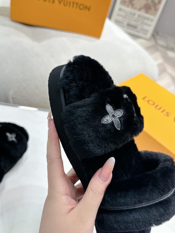 LOUIS VUITTON LV SUNSET FLAT COMFORT MULE SHEARLING NOIR1 1ADC65