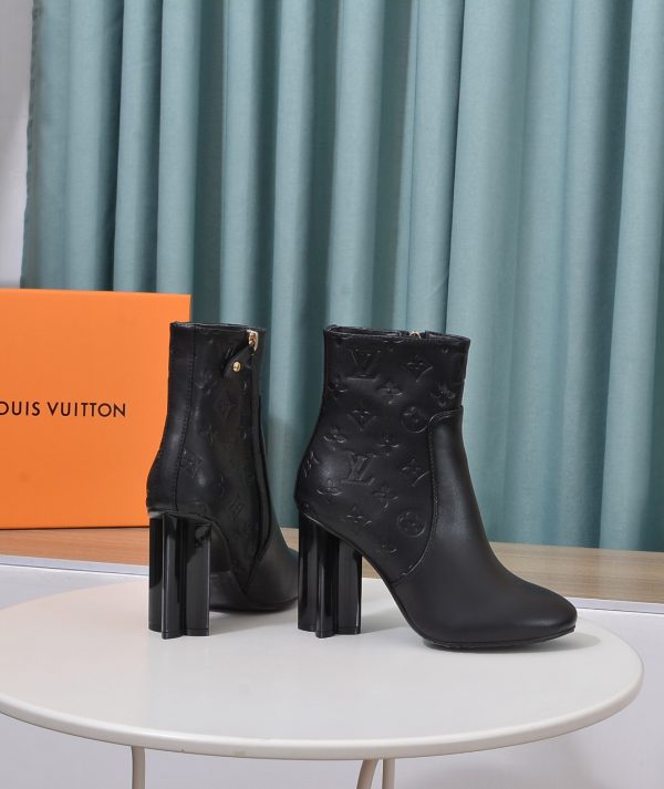 LOUIS VUITTON SILHOUETTE ANKLE BOOT LEATHER BLACK 1ADCLK