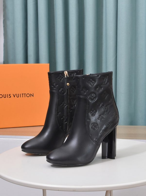 LOUIS VUITTON SILHOUETTE ANKLE BOOT LEATHER BLACK 1ADCLK