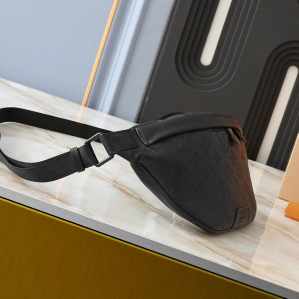 LOUIS VUITTON DISCOVERY BUMBAG PM MONOGRAM SHADOW BLACK 47CM M46036
