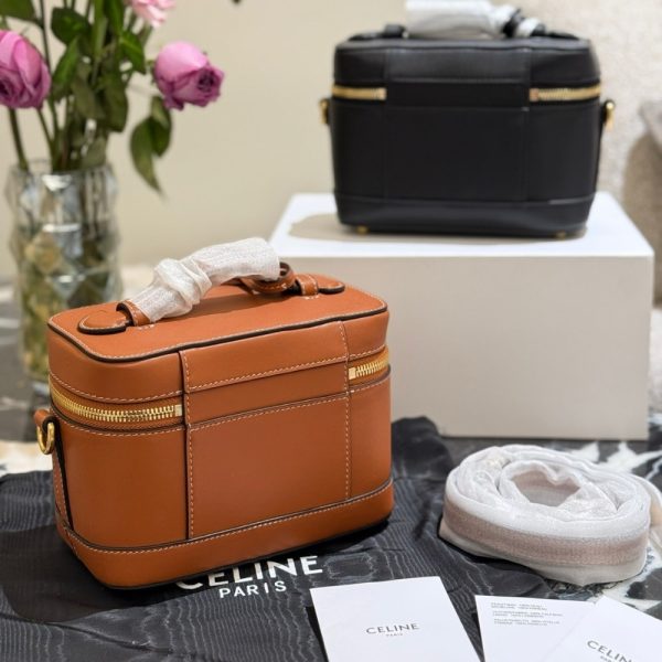 CELINE VANITY IN SMOOTH SATINATED LEATHER TAN 19CM 119463BFN 04LU