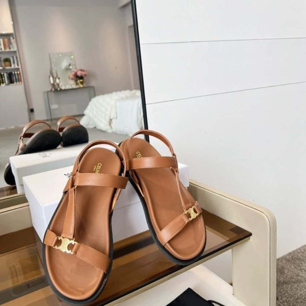 CELINE MAUD SANDAL WITH TRIOMPHE LIGHT CARAMEL 362225042C 04IC