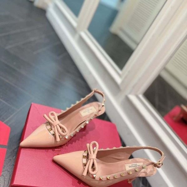 VALENTINO ROCKSTUD BOW SLINGBACK PUMP IN PATENT WITH MATCHING STUDS CINNAMON PINK WS0IB8TZEGF10