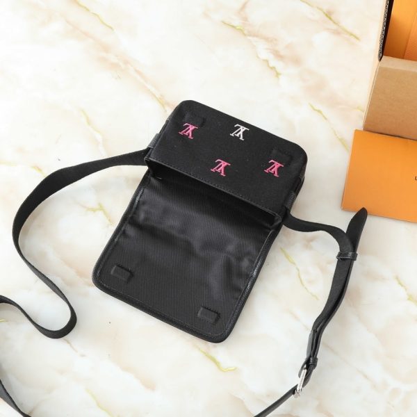 LOUIS VUITTON PORTEFEUILLE BOSPHORE WEARABLE BLACK 19CM M13963