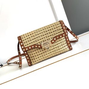 VALENTINO GARAVANI ROCKSTUD SMALL RAFFIA SHOULDER BAG NATURAL 22CM