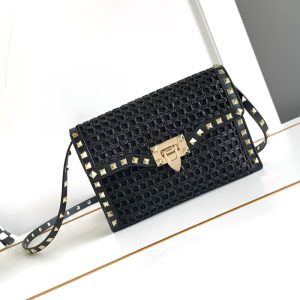 VALENTINO GARAVANI ROCKSTUD SMALL RAFFIA SHOULDER BAG BLACK 22CM