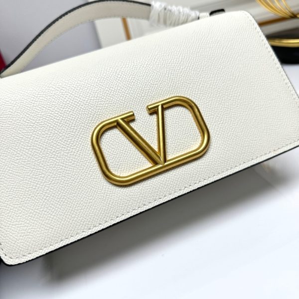 VALENTINO GARAVANI VLOGO SIGNATURE GRAINY WALLET WITH WHITE BLACK 22CM