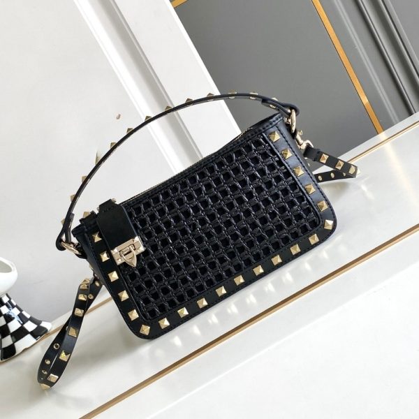 VALENTINO GARAVANI ROCKSTUD RAFFIA SMALL CROSSBODY BAG BLACK 19CM