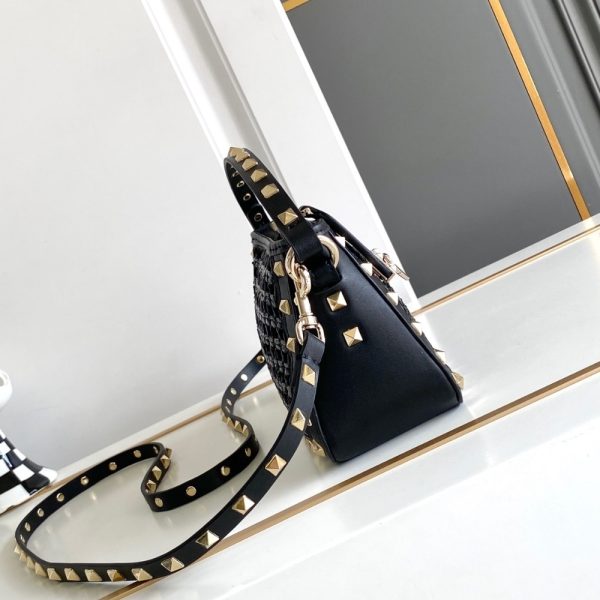VALENTINO GARAVANI ROCKSTUD RAFFIA SMALL CROSSBODY BAG BLACK 19CM