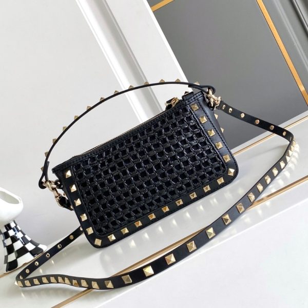 VALENTINO GARAVANI ROCKSTUD RAFFIA SMALL CROSSBODY BAG BLACK 19CM