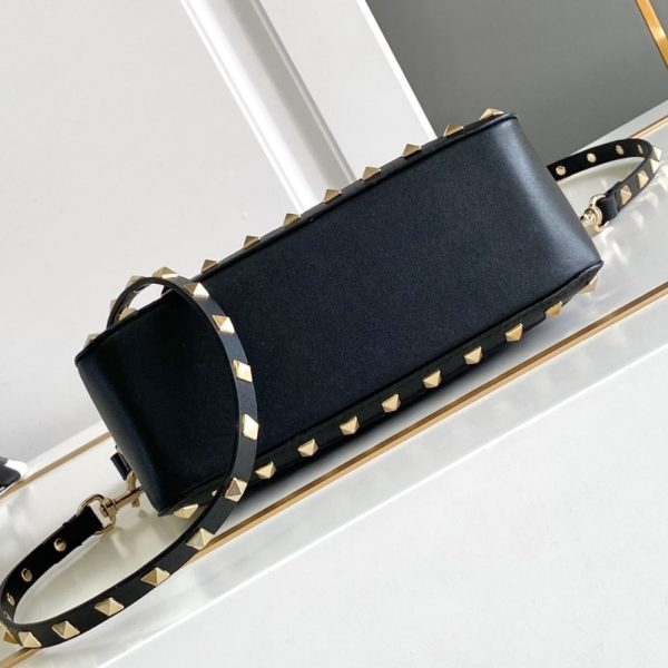 VALENTINO GARAVANI ROCKSTUD RAFFIA SMALL CROSSBODY BAG BLACK 19CM