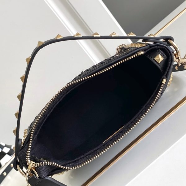VALENTINO GARAVANI ROCKSTUD RAFFIA SMALL CROSSBODY BAG BLACK 19CM