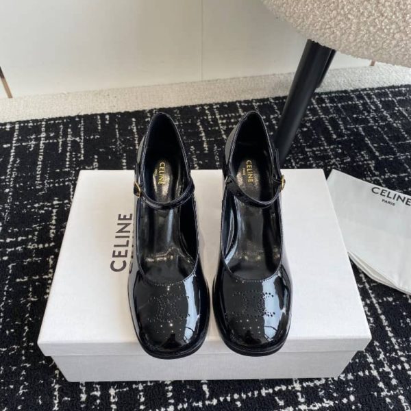 CELINE LILY PERFORATED TRIOMPHE BABIES IN PATENT BLACK 360314582C 38NO