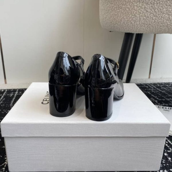 CELINE LILY PERFORATED TRIOMPHE BABIES IN PATENT BLACK 360314582C 38NO