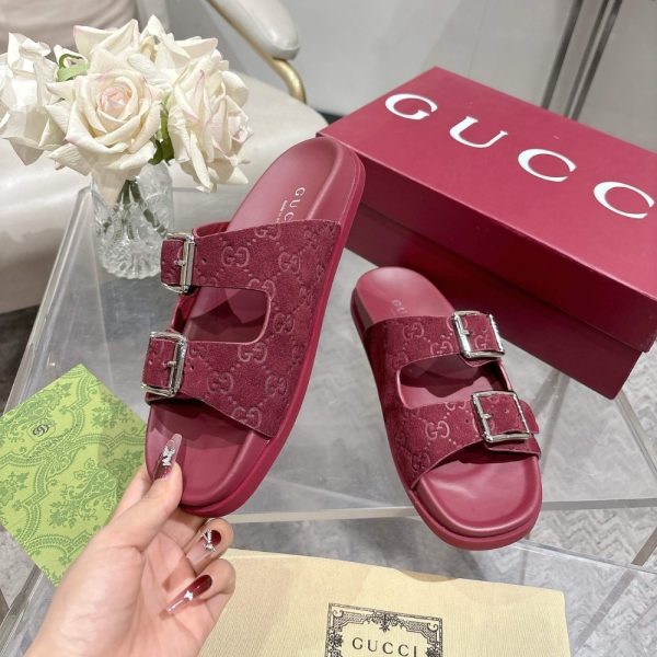 GUCCI WOMEN’S SLIDE SANDAL BURGUNDY
