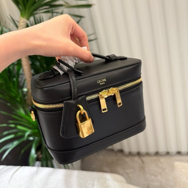 CELINE VANITY IN SMOOTH SATINATED LEATHER BLACK 19CM 119463GG2 38NO