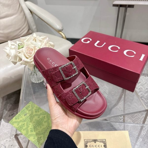 GUCCI WOMEN’S SLIDE SANDAL BURGUNDY