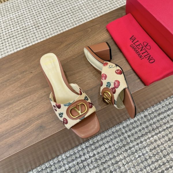 VALENTINO VLOGO SIGNATURE CHERRYFIC SLIDE SANDAL NATURAL 6W0S0MH7NNX 32H