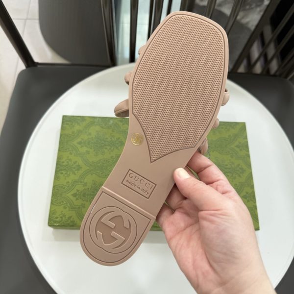GUCCI WOMEN’S INTERLOCKING G SLIDE SANDAL LIGHT BEIGE 780307 J8700 2526