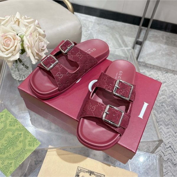 GUCCI WOMEN’S SLIDE SANDAL BURGUNDY