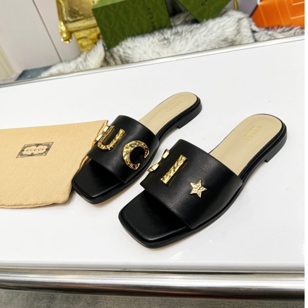 GUCCI WOMEN’S LOGO EMBELLISHED SLIDE SANDALS BLACK