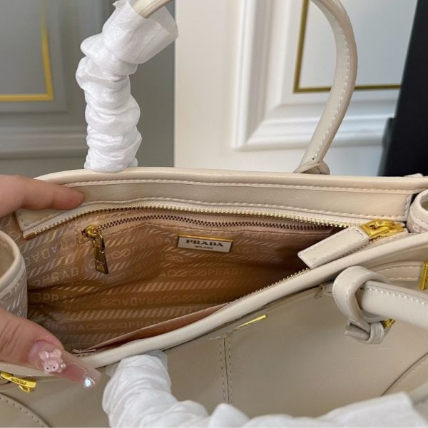 PRADA BONNIE MEDIUM LEATHER HANDBAG WHITE 32CM 1BA426 2CYR F0PG7 V MOO