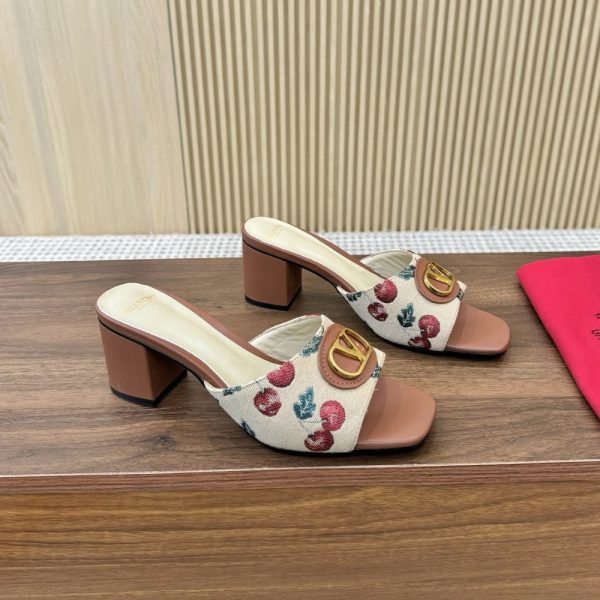 VALENTINO VLOGO SIGNATURE CHERRYFIC SLIDE SANDAL NATURAL 6W0S0MH7NNX 32H